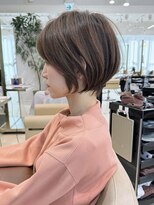 アンド ストーリーズ(&STORIES)&nbsp;前髪あり耳掛け丸みくびれショートボブ20代30代40代50代（蘭）