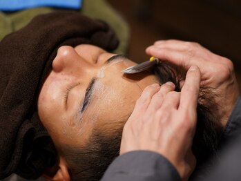 フレッシュネスバーバーショップ(FRESHNESS BARBER shop)の写真/【西鉄小郡駅前】理容師にしかできないシェービング技術で、眉や髭を完璧に整えます！