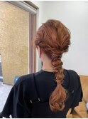 オレンジベージュ 編みおろし アレンジヘア
