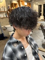 アメラボ(AmeLab)&nbsp;束感多め　シャドウパーマ　ワックス仕上げ