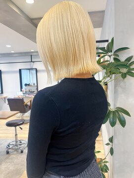 エミス バイ メルト 吉祥寺(emis by melt) 【吉田江梨】抜きっぱなしブロンドケアブリーチ切りっぱなしボブ