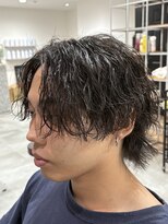 レボ(Revo)&nbsp;王道パーマスタイル。縦落ちツイスパ