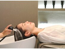 今までの蓄積汚れを落としこれからのトリートメントを浸透促進させるダブルの効果、魔法のナノバブル洗浄