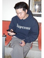 エディ(Edy)&nbsp;メンズセンターパート刈り上げニュアンスパーマ眉毛カット