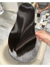 高濃度水素を使用した【世界で最も髪を痛ませない美髪メニュー】で長く美しさが続く髪へと導きます