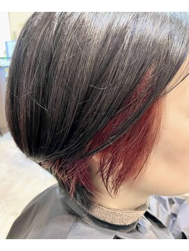 ヘアー ラウンジ コン モア(hair lounge Comme moi) インナーレッドショートボブ