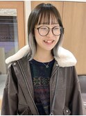 "久保田"インナーカラーホワイトグレー切りっぱなしボブ