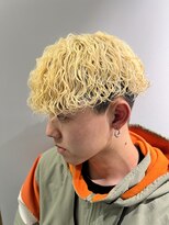 フライ 東通り店(Frei) ブリーチ波巻きスパイラル サボパーマ