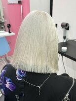 エゴ 池袋(EGO)&nbsp;ホワイトカラー/ハイトーン/切りっぱなしボブ