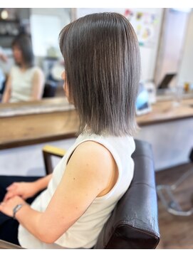 リアン ヘア ライム 豊橋(lien.hair rhyme) 20代30代に人気 切りっぱなしワンレングスボブ くすみグレージュ