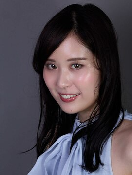 アンアタッシュ(UNE ATTACHE) Lucent Gleam｜夏の艶髪グレージュ×やわらか内巻きロング