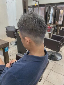 ウィルピクシー 浅草橋東口(WILL piccy) メンズグレーカラー