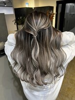 メリー オオサカ(Merly Osaka)&nbsp;長持ちデザイン！色落ちも楽しめるバレイヤージュ_contrast ash_