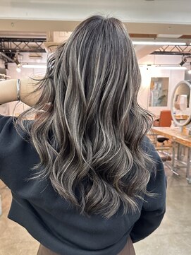 ヨロ 小岩(YOLO) ハイライトカラーミルクティーベージュケアブリーチダブルカラー