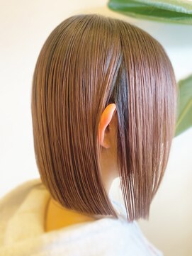 アートヘアージェー(ART HAIR.J) ラインを出したワンレンベース前下がり