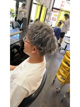 カットツー(Cut2) ハイライトカラー×ツイストスパイラルパーマ