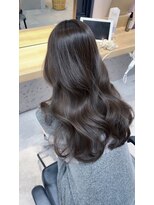 エミュ(emu)&nbsp;韓国風レイヤーカットで 可愛く巻き髪◎