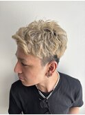 スパイキーショートブロンドベージュツーブロックメンズ