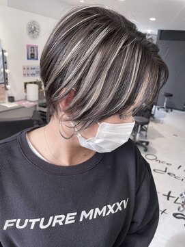 キング 高槻(K!ng) ハイライトカラーミルクティーベージュレイヤーカット