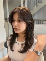 アム(amu)&nbsp;ハッシュカット/ミディアムレイヤー/透明感ベージュ