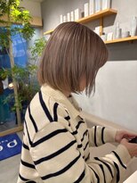 ペレ(pele)&nbsp;ハイトーンボブシルバーカラーハイトーンベージュ大人ボブ