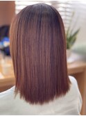 カットはワンレンスタイル カラーはグレージュ 美髪