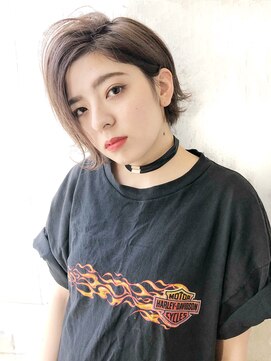 ミラク 町田(MIRAC) アッシュベージュグラデショートレイヤースタイル