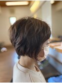 クセを活かす前下がりショートボブ