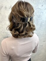 カジュアルなハーフアップヘアアレンジ