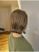 くすみベージュ