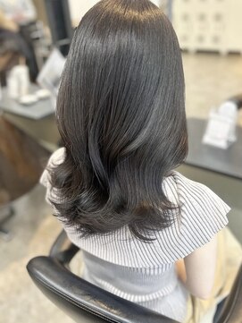 スティル カラン(STILL calin) 暗めオリーブベージュ/レイヤーカット