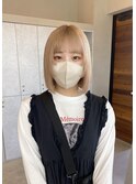 グレージュ切りっぱなしボブ前髪ありミニボブミルクティベージュ