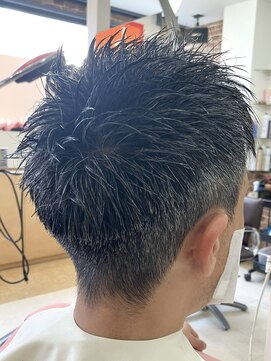 カットハウス はさみの部屋 ビジネスメンズ/ショートレイヤー/かりあげ/アップバング