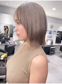 ハイライトカラーミルクティーベージュレイヤーカット