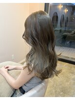 ムー(muu.) ブリーチなしWカラーオリーブベージュ×レイヤーカット