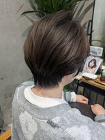 コティ(Kotii)&nbsp;大人女性丸みショート×ミントアッシュ