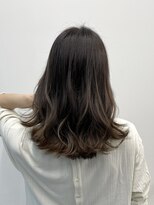 アライブ キチジョウジ(ALIVE Kichijoji)&nbsp;根本が伸びても気にならないバレイヤージュカラー