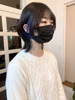 テオト(teoto.)&nbsp;ウルフカットとインナーネイビーブルー