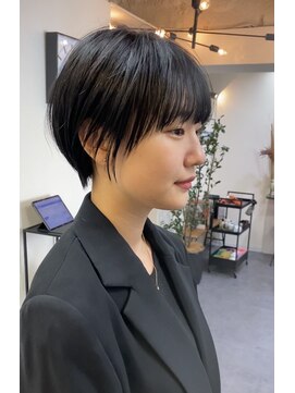 カルテ(QUARTE) 20代30代◎黒髪マッシュショート
