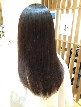 ラテラル(lateral) 毛先に宿りしつやつやストレート☆