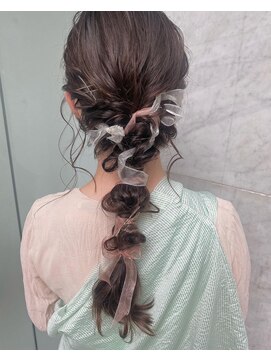 ミラ(Mila) 2種類のシアーリボンを編み込み!パーティーフォトにも♪