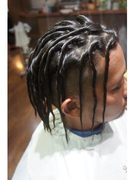 ヘアーエゴブラック(Hair EG-O Black+1) パイプ風ツイストパーマ