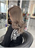 くすみグレージュ