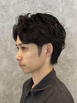 エリマ 横浜西口(elima) 大人メンズセンターパートフェザーショートニュアンスパーマ緩め