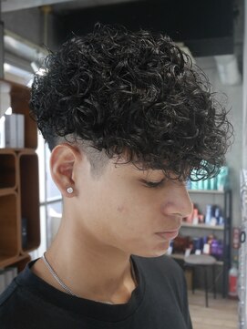 フィフス(fifth) 外国人風パーマスペインカール刈り上げフェードスパイラルパーマ