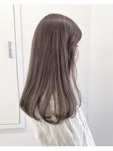 自然な質感を目指した縮毛矯正