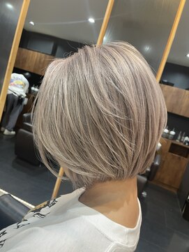 ラピス 横浜(Lapis) ホワイトミニボブ