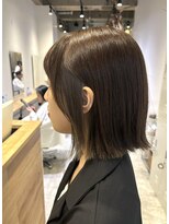 リタ(rita.)&nbsp;小辻 イヤリングカラー×グレージュ 小顔カット 外ハネボブ