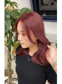 春を感じさせる暖色カラーミディアムヘア外巻き