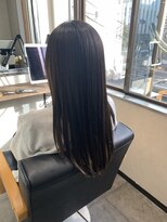 アトリエナガノ(atelier nagano)&nbsp;ニュアンスカラー/センターパート/ツヤ髪スタイル/ブルージュ